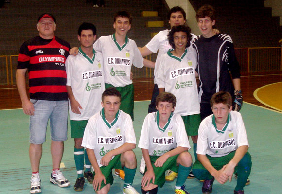 Equipe Bandoleiros/Ourinhos - campeã do municipal de futsal sub-17 de 2011